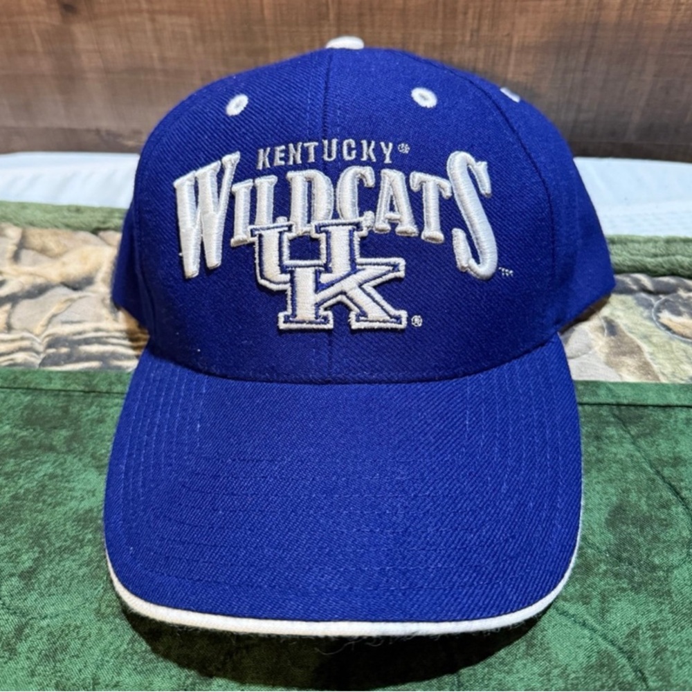 Kentucky Wildcats UK  hat NEW dark blue and white twins enterprise
